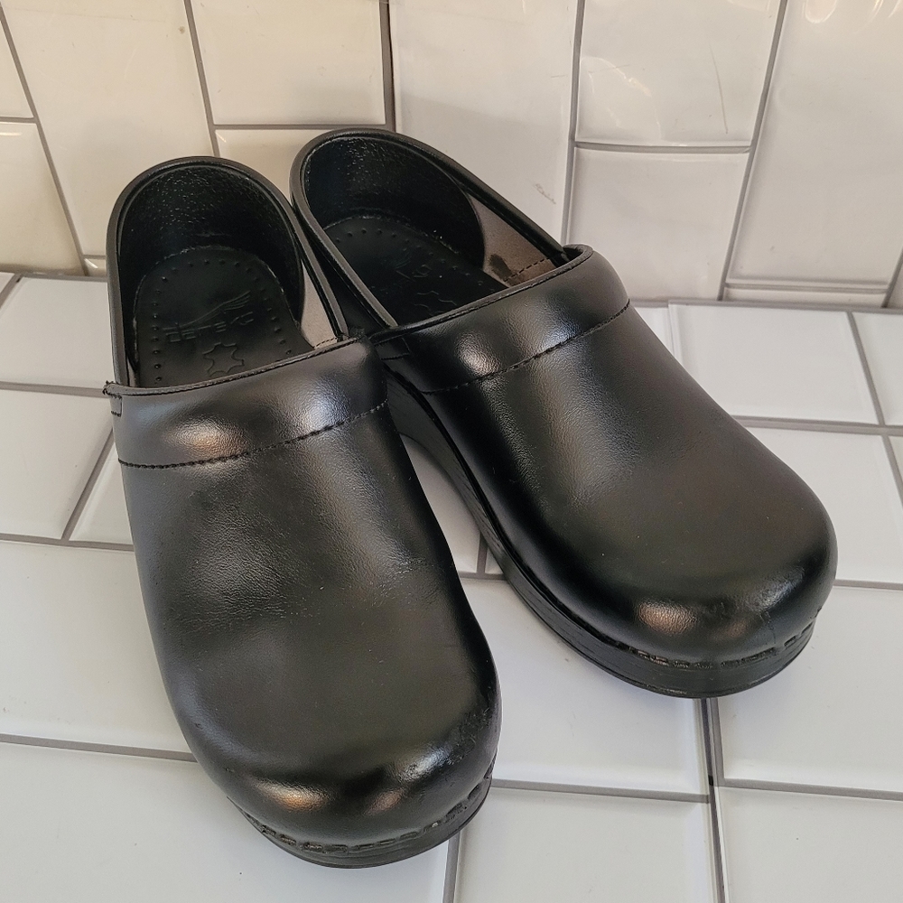 DANSKO Professional Black Leather Clog 